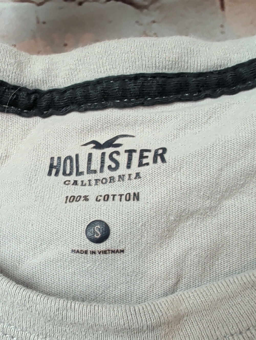 Hollister Light Gray Embroidered Logo Crew Tee Small - Picture 3 of 4